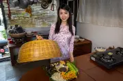 Á hậu Thủy An dựng bếp quê tự hái rau từ vườn 130m2 nấu lẩu riêu cua