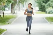 Đi bộ 1 giờ mỗi ngày có giúp giảm cân? Chuyên gia giải đáp