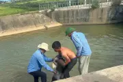 Đi câu cá cùng em trai, nam thiếu niên 16 tuổi rơi xuống kênh tử vong