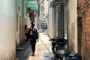 Đôi tình nhân đánh nhau bằng nón bảo hiểm, cô gái tử vong ở TPHCM