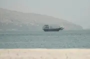 IMO tạm dừng sơ tán tàu qua eo biển Hormuz sau vụ tấn công