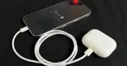iPhone 15 trở thành sạc dự phòng di động nhờ cổng USB-C