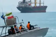 Iran đáp trả, tuyên bố tấn công trung tâm chỉ huy Mỹ trên tàu chiến