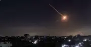 Iran phóng tên lửa vào Haifa, đáp trả Israel không kích nhà máy hóa dầu