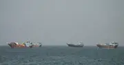 Iran tấn công tàu hàng tại eo biển Hormuz giữa lúc đàm phán