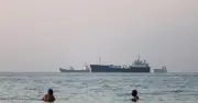 Iran tuyên bố đóng cửa eo biển Hormuz cho đến khi có thông báo mới