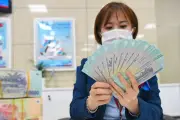 Điều chỉnh lương tối thiểu thận trọng, tính sức chịu đựng của doanh nghiệp