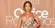 Jennifer Lopez khoe đường cong nóng bỏng ở tuổi 56 tại sự kiện ra mắt phim Office Romance