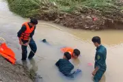 Khen thưởng 5 người dân cứu 3 phụ nữ giữa dòng lũ ở Đồng Nai