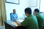 Khởi tố 2 đối tượng đổ gần 200 tấn chất thải rắn để trồng cây tại Ninh Bình