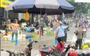 Khởi tố người phụ nữ dùng vòi nước áp lực cao xịt thẳng vào mặt người bán rau ở Phú Thọ