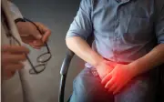 Khám vì bí tiểu, người đàn ông 63 tuổi phát hiện ung thư tuyến tiền liệt, khối u phình to gấp 5 lần