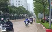 Không khí lạnh tăng cường sắp tràn về Hà Nội và miền Bắc, lại mưa như trút nước