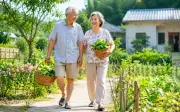 Không lương hưu, cặp vợ chồng U70 vẫn sống thanh thản nhờ 1 quyết định táo bạo ở tuổi 60
