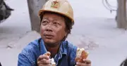 Khoảng lặng giữa dòng điện: Công nhân ngành điện TP.HCM vất vả ngày nắng