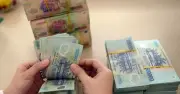 Lãi suất huy động tăng cao, ngân hàng vẫn 'khát' vốn: Nghịch lý kinh tế