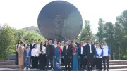 Lãnh đạo Báo Nhân Dân dâng hoa tưởng niệm Chủ tịch Hồ Chí Minh tại Nga