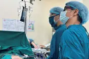 Loại bỏ khối ung thư thận lớn mà không cắt thận nhờ kỹ thuật nội soi