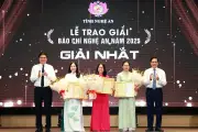 Loạt bài 'Phép thử chính quyền 2 cấp' của Dân trí đoạt giải Nhất báo chí Nghệ An