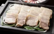 Luộc thịt nên cho vào nước sôi hay nước lạnh để ngon và đúng cách