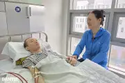 Mẹ hiến thận cứu con, nay bất lực nhìn con chạy thận trở lại