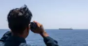 Mỹ điều phối hơn 100 tàu thương mại qua eo biển Hormuz trong tháng 5