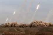 Mỹ không kích dồn dập vào Iran, Tehran lập tức đáp trả
