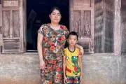 Mẹ đơn thân động kinh nuôi 2 con bệnh tật được hỗ trợ hơn 128 triệu đồng