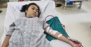Mẹ suy thận giai đoạn cuối, con trai nghẹn ngào: Cháu chỉ còn mẹ thôi