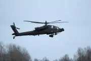 Mỹ: UAV Iran lao vào trực thăng Apache, hai phi công sống sót thần kỳ