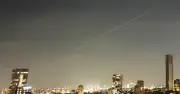 Mỹ và Iran tái bùng phát xung đột, leo thang tấn công lẫn nhau