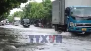Mưa lớn gây ngập nặng tại Hải Phòng, giao thông hỗn loạn