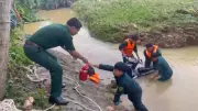 Mưa lớn gây ngập sâu, ba người bị nước cuốn trôi được cứu sống