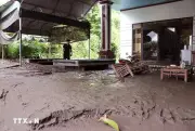 Mưa lớn khiến đất đá bồi lấp nhiều nhà dân ở Tuyên Quang