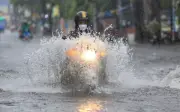 Mưa lớn sắp tràn khắp Bắc Bộ, thủ đô có mưa to
