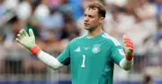 Manuel Neuer vi phạm luật FIFA khi tái xuất, may mắn thoát án phạt