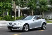 Mercedes-Benz SLK 350 sau 17 năm vẫn được rao giá gần 1 tỷ đồng
