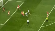 Messi ghi bàn giữa vòng vây 5 cầu thủ Áo, video triệu view