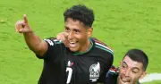 Mexico thắng Hàn Quốc 1-0 nhờ sai lầm thủ môn