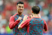 Michael Owen: 'Ronaldo sẽ ghi hat-trick vào lưới Uzbekistan'