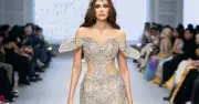 Miss Grand International All Stars diện váy cắt xẻ làm vedette cho NTK Nguyễn Minh Tuấn
