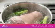 Mẹo nhỏ giúp thịt heo luộc thơm ngọt, không bao giờ bị khô