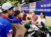 Màu áo xanh đồng hành cùng sĩ tử vượt vũ môn