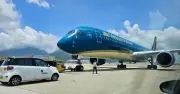 Máy bay Vietnam Airlines hạ cánh khẩn cấp xuống Hong Kong để cấp cứu khách