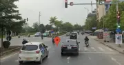Đèn đỏ cho phép rẽ phải: Vì sao hiếm khi có biển báo cho phép quay đầu xe?