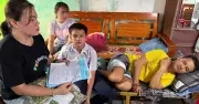 Nữ sinh 18 tuổi gồng gánh viện phí cho ba mẹ cùng mắc bệnh hiểm nghèo