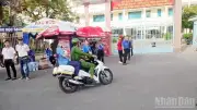 Nữ sinh ngủ quên được công an đưa đến điểm thi kịp giờ