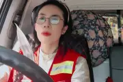 Nữ tài xế lái xe xuyên đêm sau cuộc gọi khẩn cấp cứu người