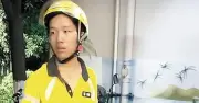 Nam sinh 19 tuổi sống dưới gầm cầu, làm hơn 10 giờ mỗi ngày để tích tiền nhập học