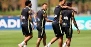 Neymar phản ứng sau khi bị HLV Ancelotti mời rời buổi tập Brazil